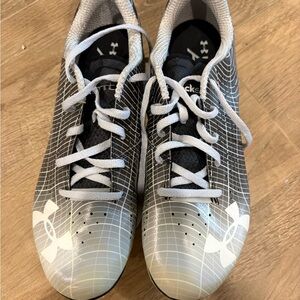 Under Armour track shoes Black and White Athletic Shoes no tacks new